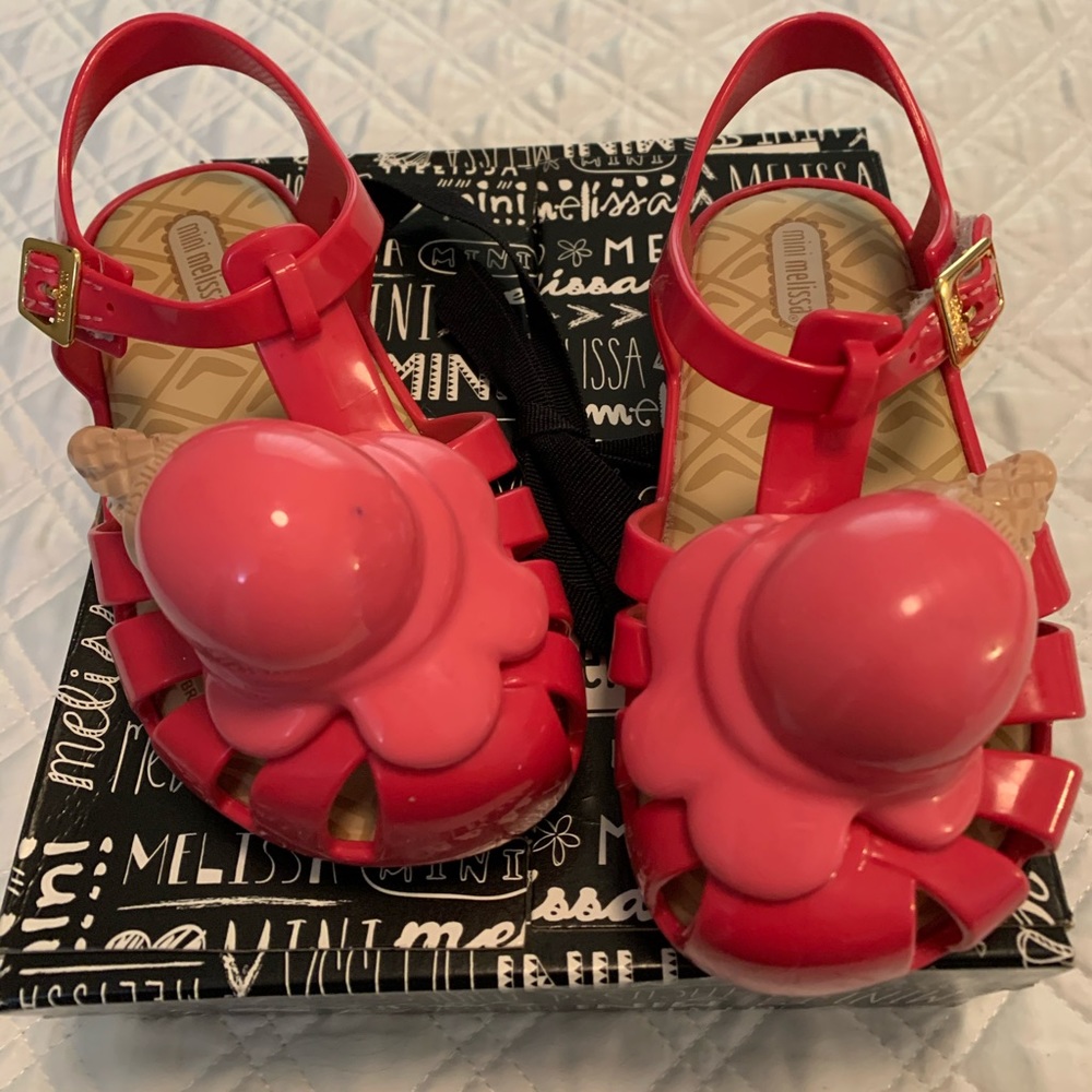 Mini Melissa girl size 10 USA